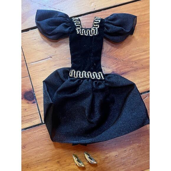 Vintage Barbie Black & Gold Formal Dress with Gold heels. - Picture 1 of 4